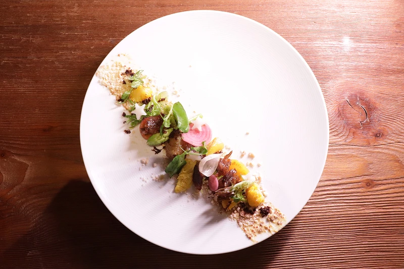 鹽漬和牛胸腹培根|和牛油封蔬菜|和牛肉燥|Marcona 去皮杏仁粒。 鹽漬和牛胸腹培根|和牛油封蔬菜|和牛肉燥|Marcona 去皮杏仁粒。