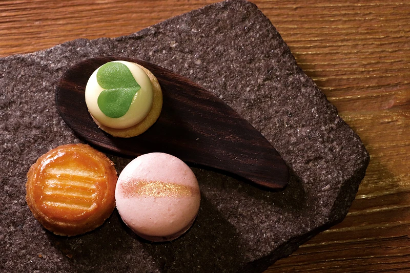 Sicoly 西西里檸檬塔|Opera 巧克力馬卡龍|布列塔尼奶油小酥餅。 Sicoly 西西里檸檬塔|Opera 巧克力馬卡龍|布列塔尼奶油小酥餅。