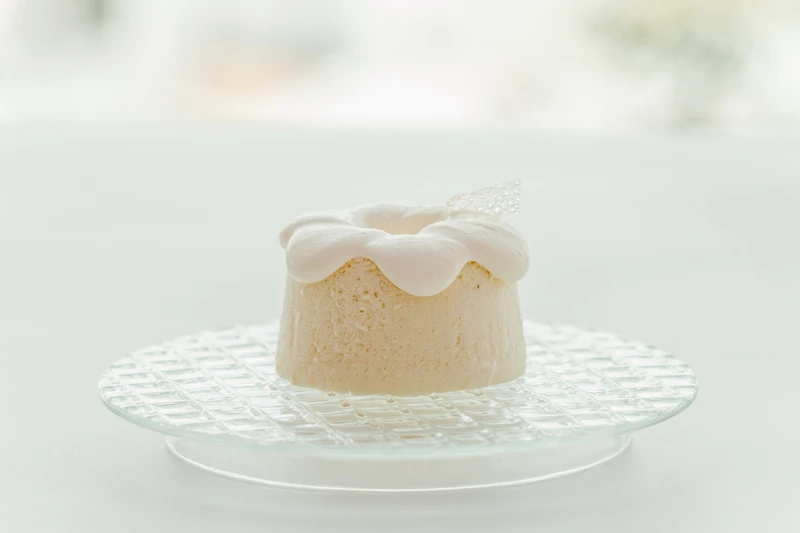 春室The POOL與木更合作限定白色池塘小戚風。 春室The POOL與木更合作限定白色池塘小戚風。