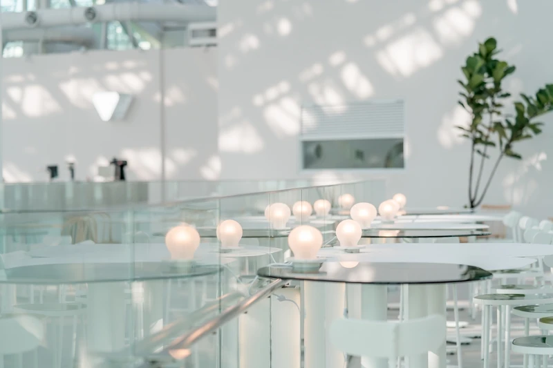 由無氏製作設計之W LOOP識別燈具,未來可因應不同店家變化。 由無氏製作設計之W LOOP識別燈具,未來可因應不同店家變化。