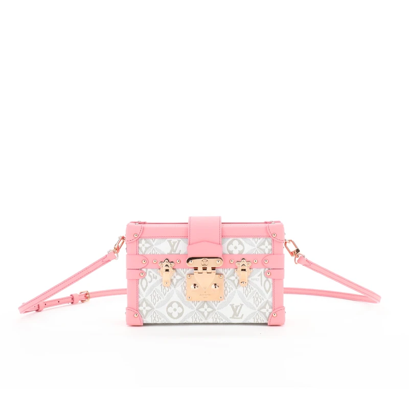 Louis Vuitton 粉色側背包,價格店洽。 Louis Vuitton 粉色側背包,價格店洽。
