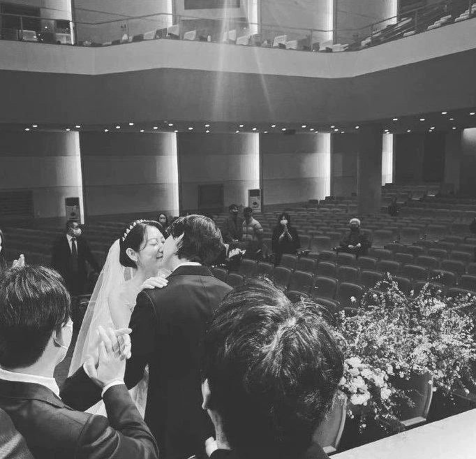 朴信惠、崔泰俊 愛的親親太閃了 朴信惠、崔泰俊 愛的親親太閃了