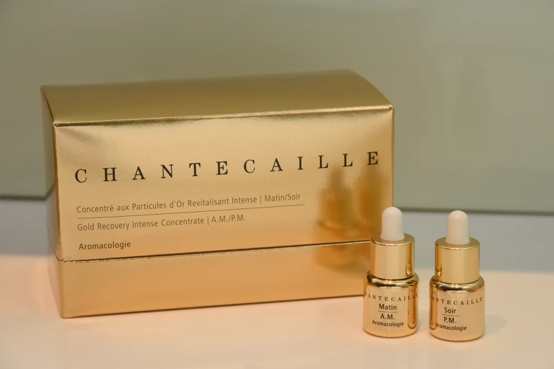 香緹卡極緻純金賦活日夜安瓶6mlx8,NT24,000 香緹卡極緻純金賦活日夜安瓶6mlx8,NT24,000