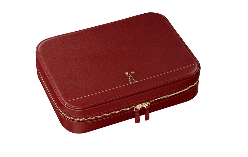 DIABOLO DE CARTIER系列旅行用珠寶收納袋，24x17.5cm，小牛皮，黑色布料內襯，參考價格約NT$53,000。