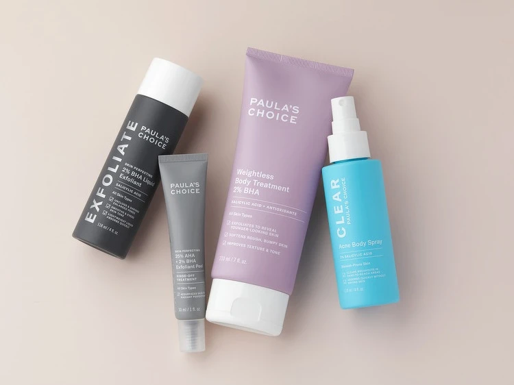 (左起)寶拉珍選2%水楊酸精華液、25%果酸+2%水楊酸煥膚面膜、2%水楊酸身體乳、淨無痘2%水楊酸美體噴露。 (左起)寶拉珍選2%水楊酸精華液、25%果酸+2%水楊酸煥膚面膜、2%水楊酸身體乳、淨無痘2%水楊酸美體噴露。