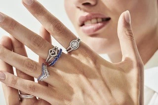 PANDORA情人節系列戒指，推薦價NT1,580