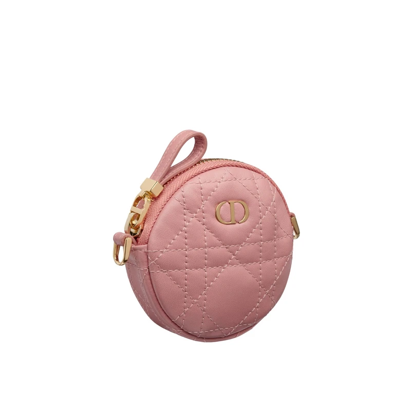 Dior Caro桃花粉籐格紋小牛皮圓形小包,NT33,500 Dior Caro桃花粉籐格紋小牛皮圓形小包,NT33,500