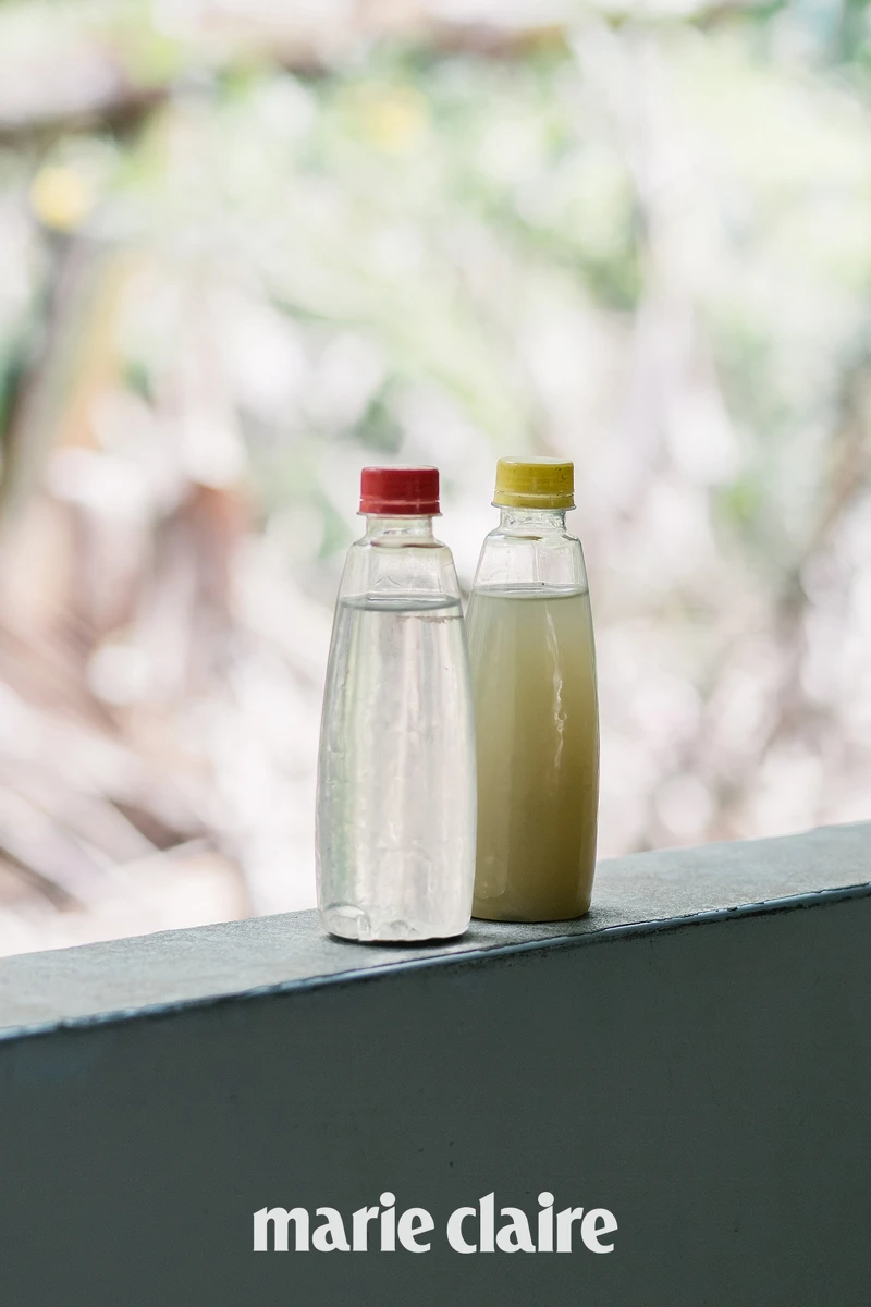 右為沈澱後的泥火山水。