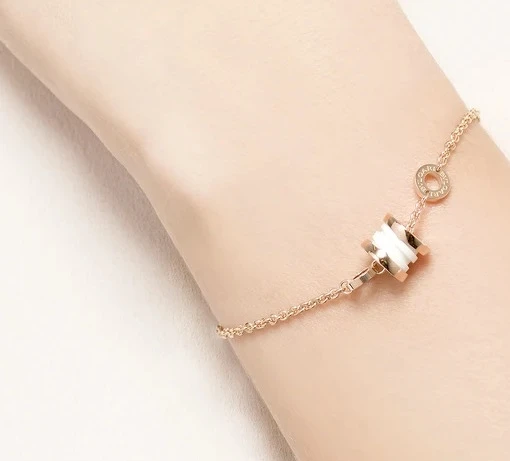 BVLGARI 寶格麗 B.zero1玫瑰金鑲嵌陶瓷手鍊，售價NT$53,800