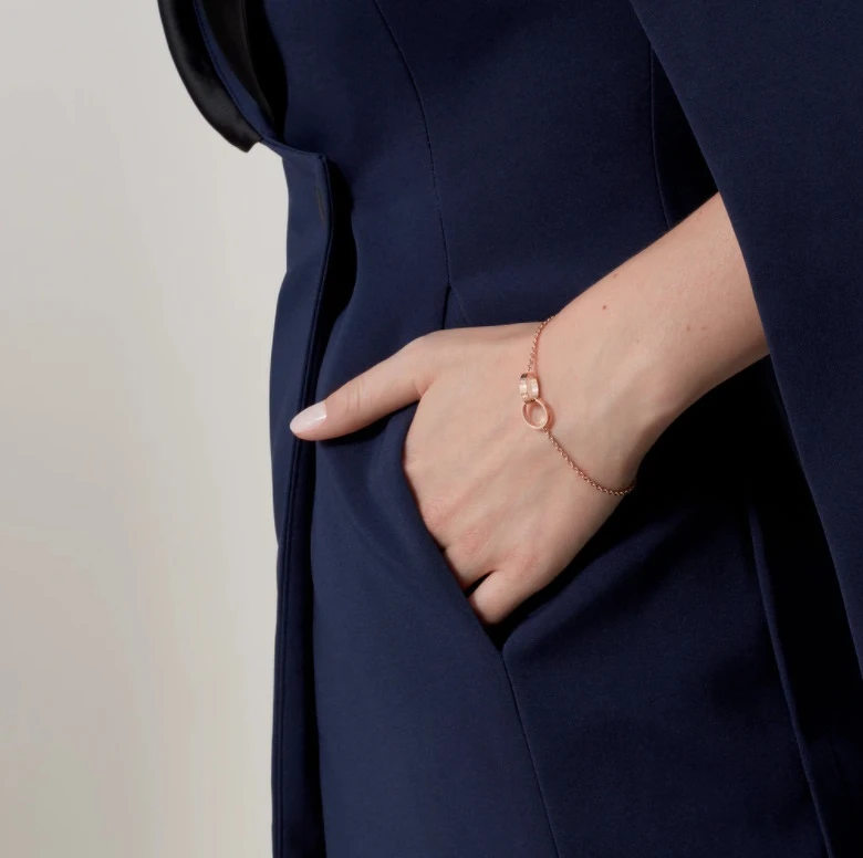 Cartier 卡地亞 Love系列18K玫瑰金手鍊，售價NT$53,000