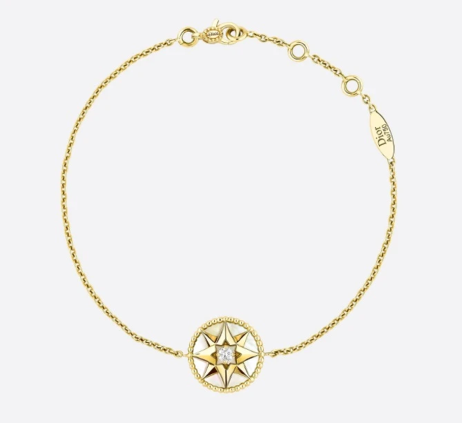 Dior 迪奧 Rose Des Vents 系列手鏈，18K黃金鑲嵌鑽石與珍珠母貝，售價NT$63,000