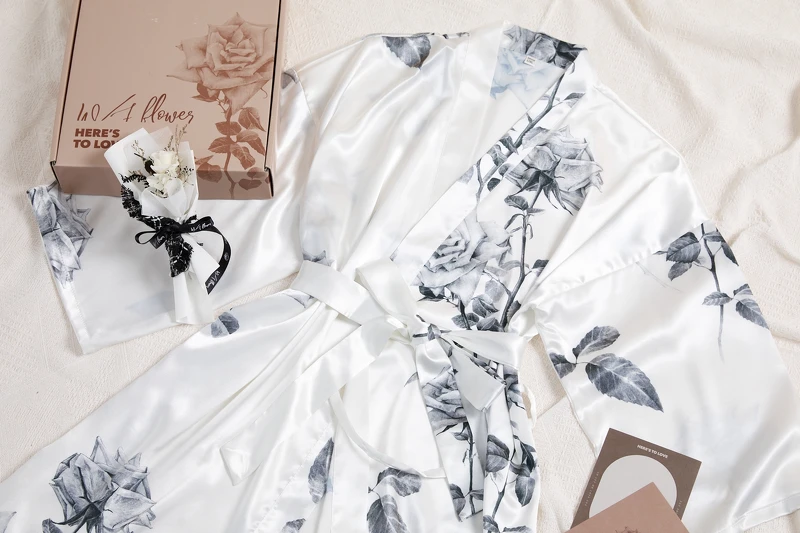 Here’s To Love X 浪花花藝情人節聯名睡袍,NT2,080 Here’s To Love X 浪花花藝情人節聯名睡袍,NT2,080