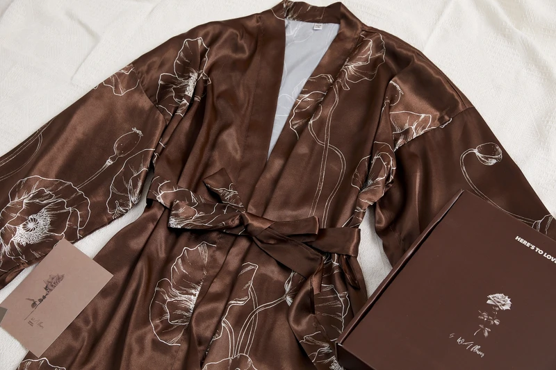 Here’s To Love X 浪花花藝情人節聯名睡袍,NT2,080 Here’s To Love X 浪花花藝情人節聯名睡袍,NT2,080