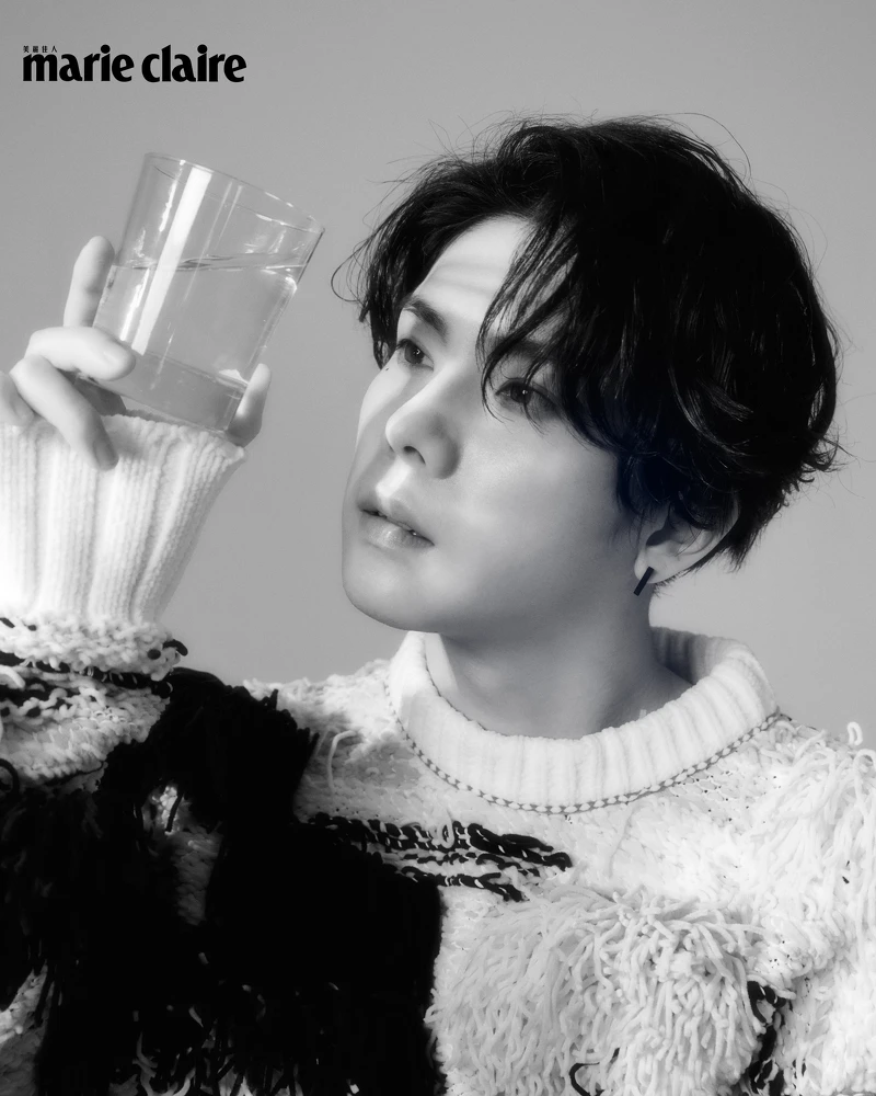 三色手工針織流蘇毛衣，Bottega Veneta。