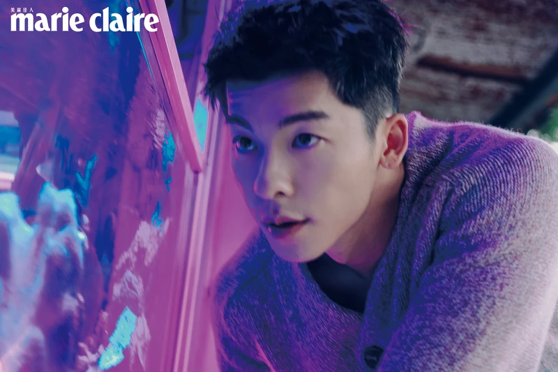 粉灰色喀什米爾材質開襟衫,Hermes。 粉灰色喀什米爾材質開襟衫,Hermes。