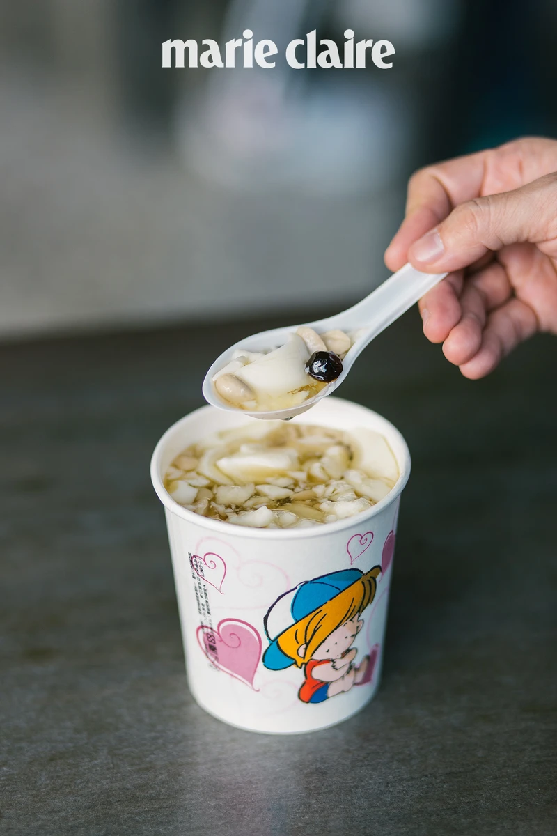 另一個下午茶可來點甜湯，喝碗中ㄧ豆花。