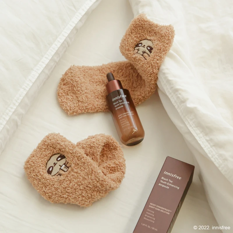 innisfree濟州紅茶極效修護安瓶,主打透過紅茶精華的修護力緩解肌膚的疲勞。 innisfree濟州紅茶極效修護安瓶,主打透過紅茶精華的修護力緩解肌膚的疲勞。