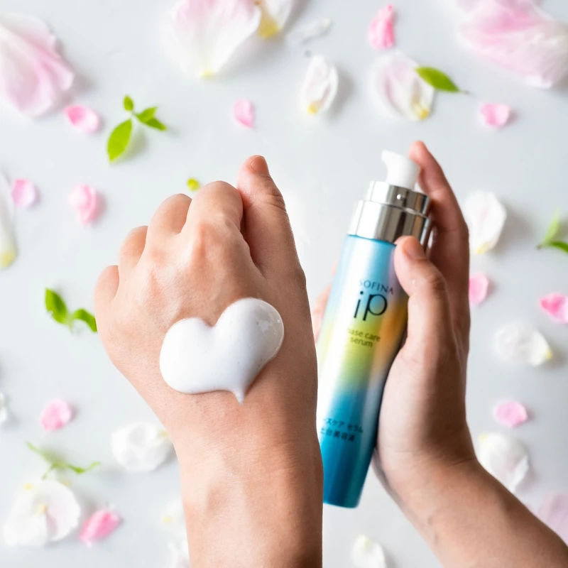 SOFINA iP土台美容液作為前導精華打底使用,不僅能帶動肌底土台力加速肌膚美循環,在洗臉後成為取代化妝水的第一步驟,更可以加乘後續保養效果。 SOFINA iP土台美容液作為前導精華打底使用,不僅能帶動肌底土台力加速肌膚美循環,在洗臉後成為取代化妝水的第一步驟,更可以加乘後續保養效果。