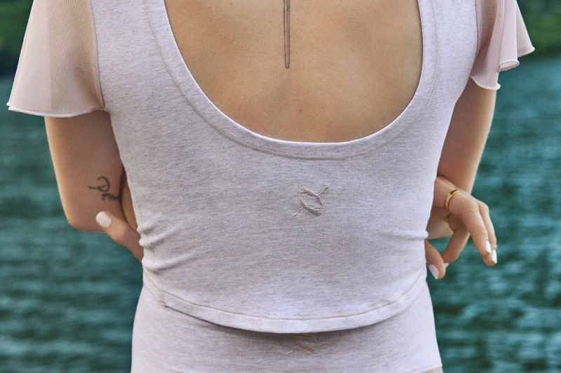 Exhale短版短袖T恤,NT 1,780 Exhale短版短袖T恤,NT 1,780