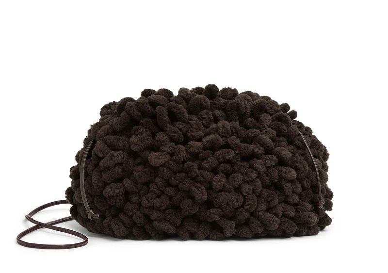 TEEN POUCH chunky針織面料手拿包,NT 71,500 TEEN POUCH chunky針織面料手拿包,NT 71,500