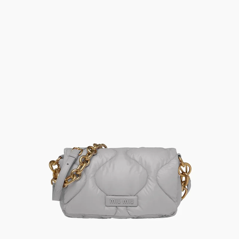 夾棉尼龍掛肩袋,NT 60,000 夾棉尼龍掛肩袋,NT 60,000