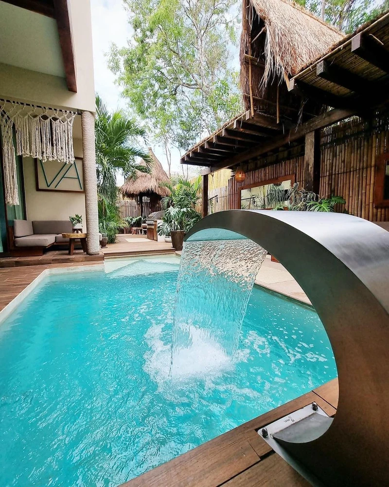 以泳池為中心的空間設計。 以泳池為中心的空間設計。