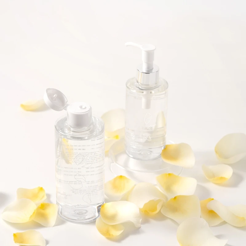 JAN DAN簡單2022全新卸妝系列上市，左為玫瑰保濕卸妝水、右為玫瑰賦活卸妝油。