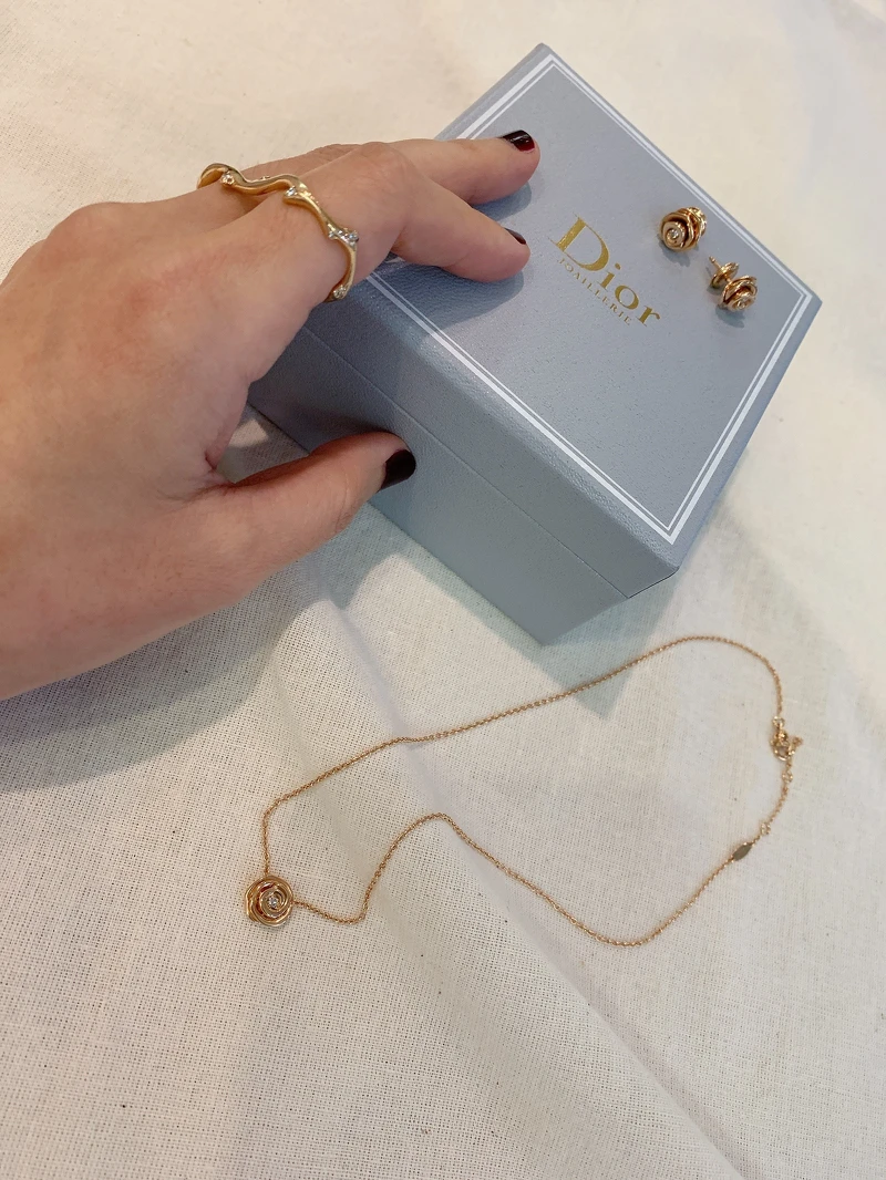 2022全新Rose Dior Couture玫瑰珠寶項鍊與耳環 + Bois de Rose指間戒 2022全新Rose Dior Couture玫瑰珠寶項鍊與耳環 + Bois de Rose指間戒