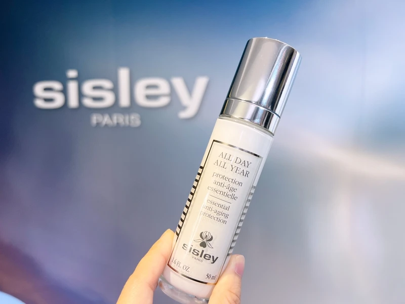 Sisley極致防禦未來精華。 Sisley極致防禦未來精華。