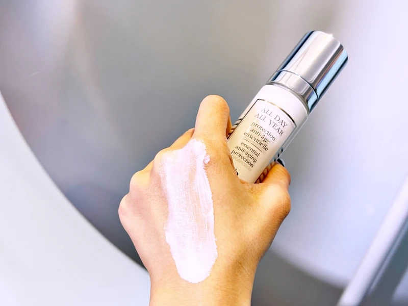 Sisley極致防禦未來精華質地。 Sisley極致防禦未來精華質地。