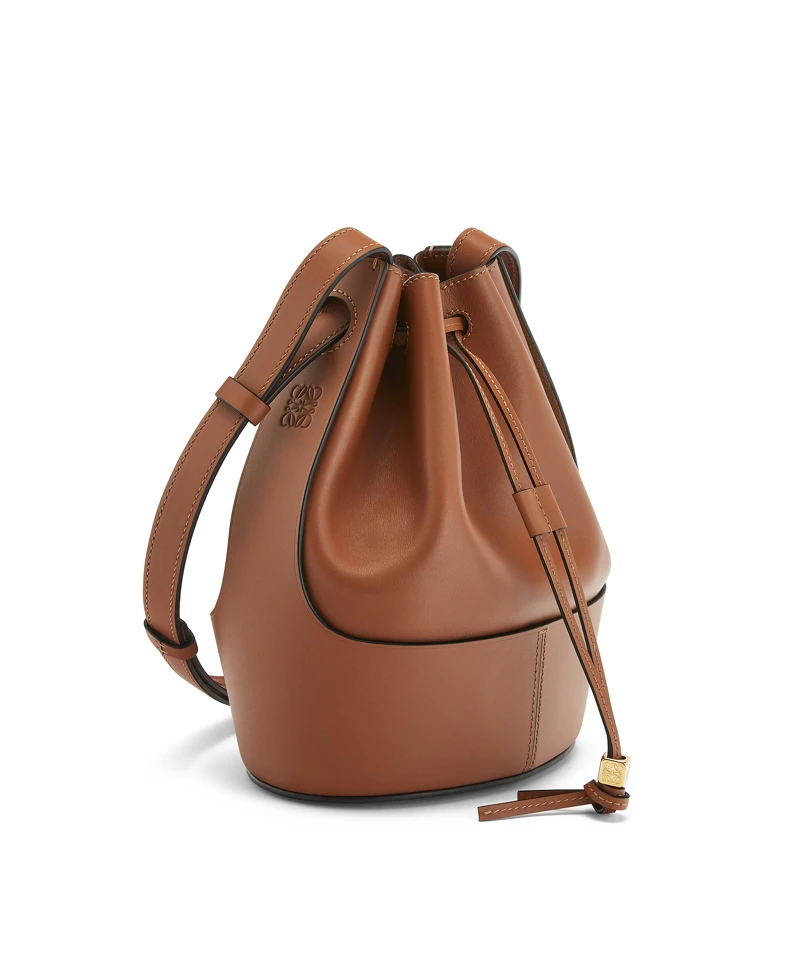 Balloon Small Bag棕色小牛皮水桶肩背提包，NT 83,000