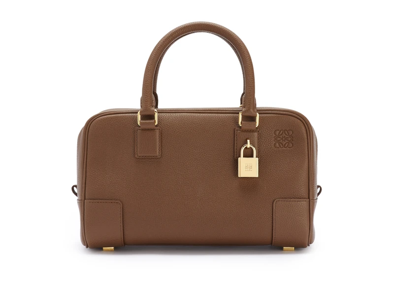 Amazona 23 可可色柔軟粒面小牛皮肩背提包，NT 91,000