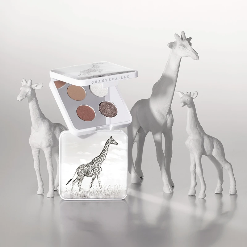 2022香緹卡溫柔巨獸長頸鹿系列四色眼影盤形象圖。 2022香緹卡溫柔巨獸長頸鹿系列四色眼影盤形象圖。