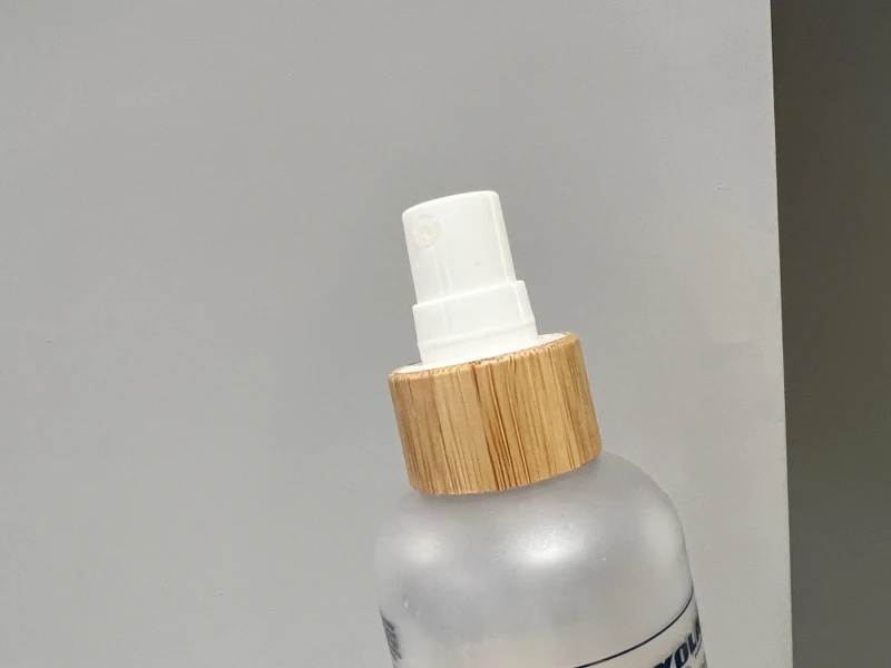 KRYOLAN歌劇魅影淨透卸妝液與卸妝油特別採用噴霧設計。