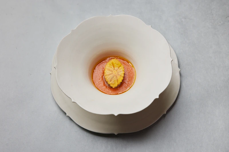 秋刀魚與柿子的菜色組合。