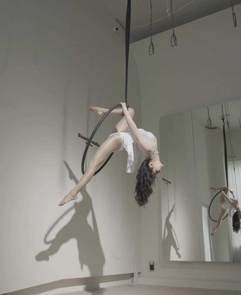 創辦人Amber 空中環演出 創辦人Amber 空中環演出