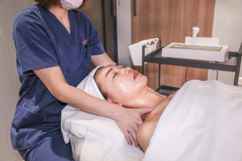 evive Spa舞動。奇肌課程整肌調理，肩頸手部舒壓按摩。