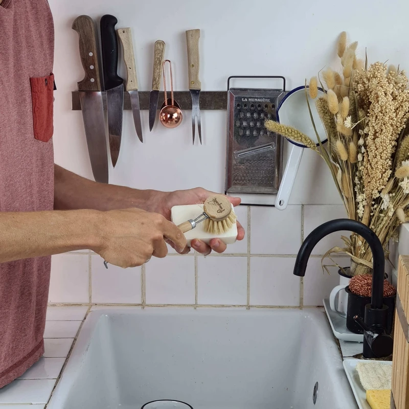 如果天天洗碗,洗碗海綿或刷具最好每個月更換確保衛生。 如果天天洗碗,洗碗海綿或刷具最好每個月更換確保衛生。