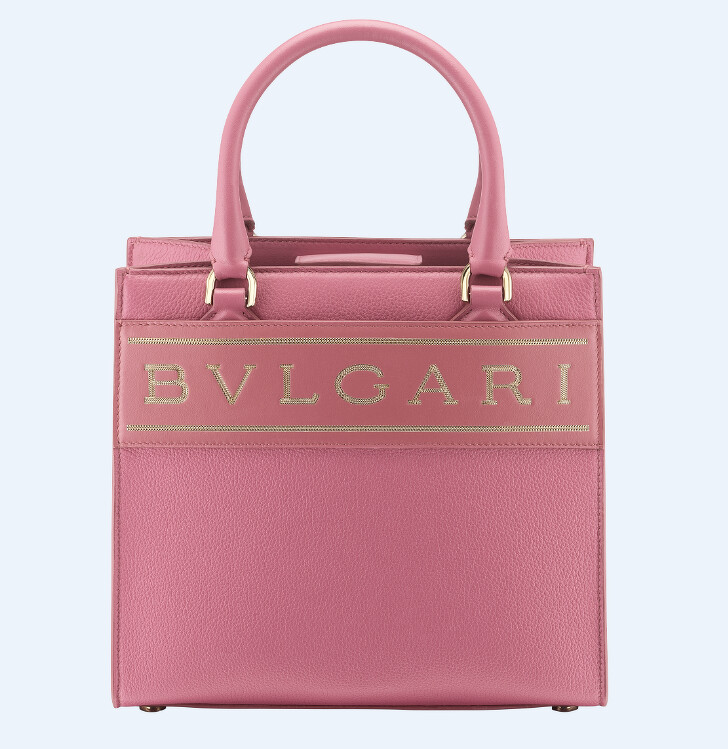 BVLGARI LOGO薔薇石英粉色小牛皮托特包，NT69,900。