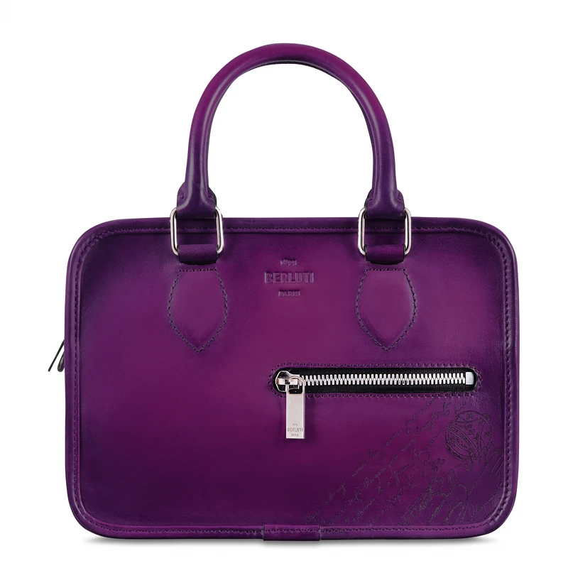 Berluti Un Jour Gulliver 日落紫皮革手提包，NT74,000。