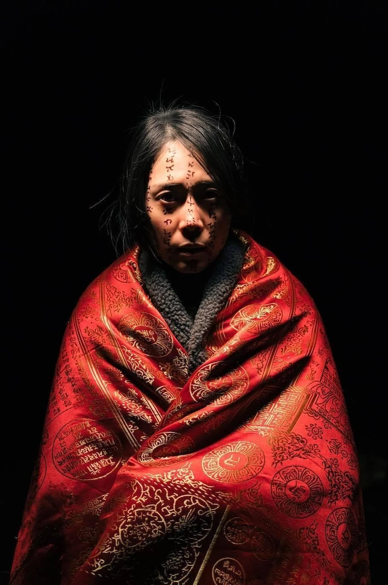 《咒》故事始於女主角若男被邪魔纏身