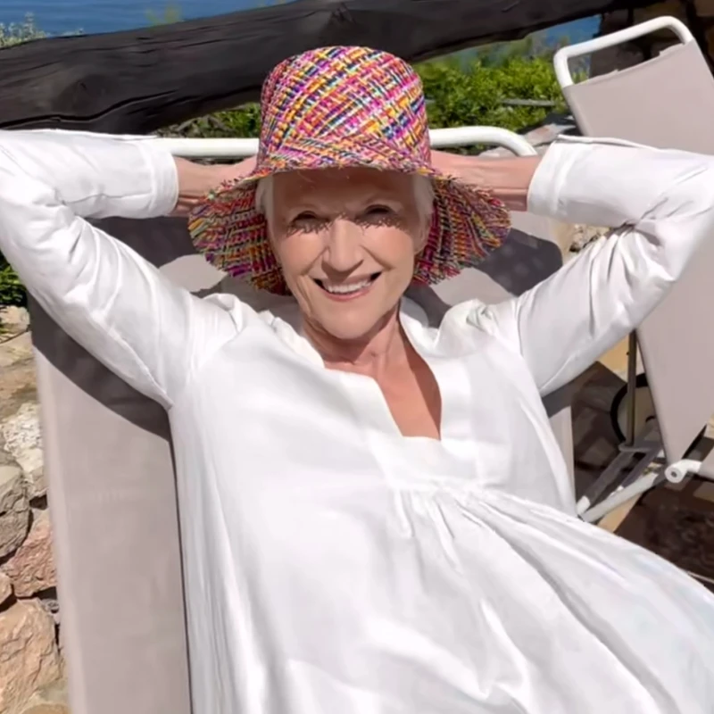 (梅耶馬斯克Maye Musk在小紅書上分享保養秘訣。)