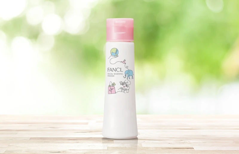 FANCL淨膚柔滑潔顏粉-環境永續限定版情境圖。 FANCL淨膚柔滑潔顏粉-環境永續限定版情境圖。