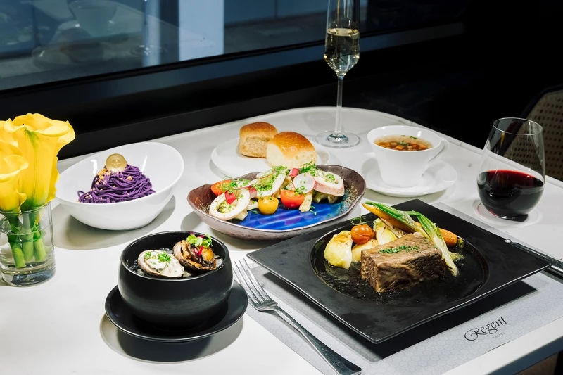 無論是列車、餐桌或是窗外,都能成為旅客記憶中最美的一道風景。 無論是列車、餐桌或是窗外,都能成為旅客記憶中最美的一道風景。