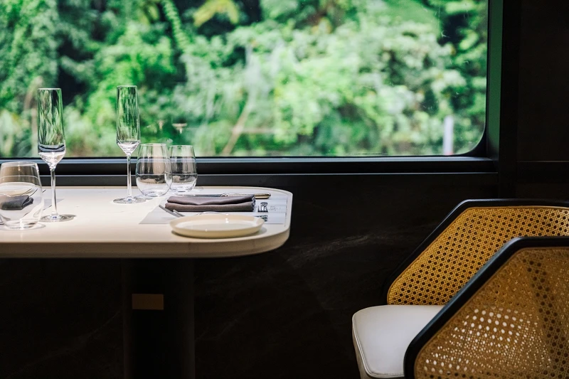 列車路線還搭配了在地食材於餐點中,十分有巧思。 列車路線還搭配了在地食材於餐點中,十分有巧思。