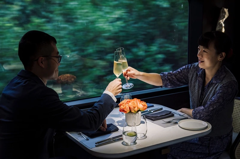 雄獅集團品牌策略總經理游國珍期盼將觀光列車打造成臺灣國際觀光的行銷利器,讓更多人透過鐵道觀光發現臺灣之美。 雄獅集團品牌策略總經理游國珍期盼將觀光列車打造成臺灣國際觀光的行銷利器,讓更多人透過鐵道觀光發現臺灣之美。