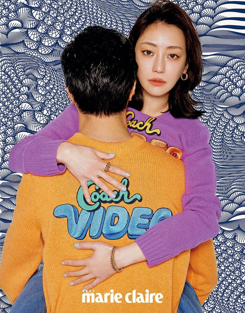 (謝欣穎)紫色刺繡圖紋毛衣 by Coach。Clash De Cartier 玫瑰金耳環小型款、Clash De Cartier 玫瑰金戒指、Clash De Cartier 玫瑰金手環中型款,all by Cartier。(薛仕凌) 橘色圖紋 Polo 針織衫 by Coach。 白 K 金、黃 K 金及玫瑰金 Trinity 耳環、Trinity 戒指、玫瑰金 Juste Un Clou 手環小型款、黃K金 Juste Un Clou 手環小型款,all by Cartier。 (謝欣穎)紫色刺繡圖紋毛衣 by Coach。Clash De Cartier 玫瑰金耳環小型款、Clash De Cartier 玫瑰金戒指、Clash De Cartier 玫瑰金手環中型款,all by Cartier。(薛仕凌) 橘色圖紋 Polo 針織衫 by Coach。 白 K 金、黃 K 金及玫瑰金 Trinity 耳環、Trinity 戒指、玫瑰金 Juste Un Clou 手環小型款、黃K金 Juste Un Clou 手環小型款,all by Cartier。