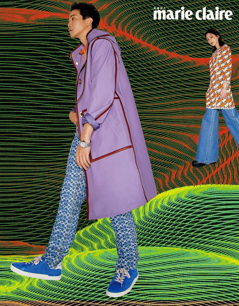 (謝欣穎) 條紋與蝸牛圖案印花洋裝、牛仔褲、黑色短靴,all by Coach。 白 K 金、黃 K 金及玫瑰金 Trinity 耳環、Trinity 戒指、玫瑰金 Juste Un Clou 手環小型款、黃K金 Juste Un Clou 手環小型款,all by Cartier。(薛仕凌) 橘色圖紋 Polo 針織衫、Logo 圖紋丹寧褲、紫色連帽外套、休閒鞋,all by Coach。 Ballon Bleu De Cartier 40毫米搭載自動上鍊機芯精鋼腕錶、白K金與陶瓷 Trinity 戒指,both by Cartier。 (謝欣穎) 條紋與蝸牛圖案印花洋裝、牛仔褲、黑色短靴,all by Coach。 白 K 金、黃 K 金及玫瑰金 Trinity 耳環、Trinity 戒指、玫瑰金 Juste Un Clou 手環小型款、黃K金 Juste Un Clou 手環小型款,all by Cartier。(薛仕凌) 橘色圖紋 Polo 針織衫、Logo 圖紋丹寧褲、紫色連帽外套、休閒鞋,all by Coach。 Ballon Bleu De Cartier 40毫米搭載自動上鍊機芯精鋼腕錶、白K金與陶瓷 Trinity 戒指,both by Cartier。