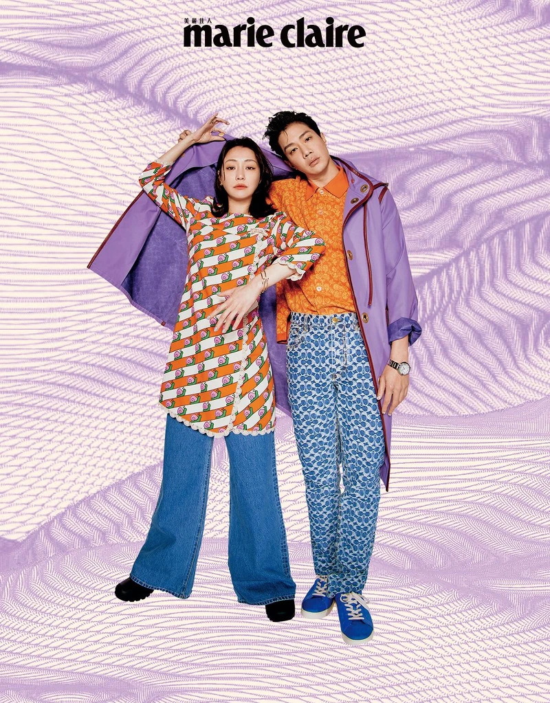 (謝欣穎) 條紋與蝸牛圖案印花洋裝、牛仔褲、黑色短靴,all by Coach。 白 K 金、黃 K 金及玫瑰金 Trinity 耳環、Trinity 戒指、玫瑰金 Juste Un Clou 手環小型款、黃K金 Juste Un Clou 手環小型款,all by Cartier。(薛仕凌) 橘色圖紋 Polo 針織衫、Logo 圖紋丹寧褲、紫色連帽外套、休閒鞋,all by Coach。 Ballon Bleu De Cartier 40毫米搭載自動上鍊機芯精鋼腕錶、白K金與陶瓷 Trinity 戒指,both by Cartier。 (謝欣穎) 條紋與蝸牛圖案印花洋裝、牛仔褲、黑色短靴,all by Coach。 白 K 金、黃 K 金及玫瑰金 Trinity 耳環、Trinity 戒指、玫瑰金 Juste Un Clou 手環小型款、黃K金 Juste Un Clou 手環小型款,all by Cartier。(薛仕凌) 橘色圖紋 Polo 針織衫、Logo 圖紋丹寧褲、紫色連帽外套、休閒鞋,all by Coach。 Ballon Bleu De Cartier 40毫米搭載自動上鍊機芯精鋼腕錶、白K金與陶瓷 Trinity 戒指,both by Cartier。