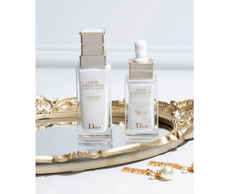 左: DIOR精萃再生光燦淨白修護乳，右: DIOR精萃再生光燦淨白精華